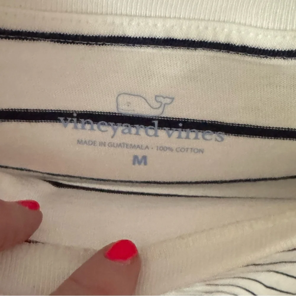 EUC Vineyard Vines Women’s White/Navy Striped Tee w Pink Logo Fun Beach Preppy - Picture 10 of 13